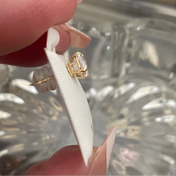 BRAND NEW! 14k Yellow Gold Asscher Cut CZ Stud Earrings - Picture 3 of 5